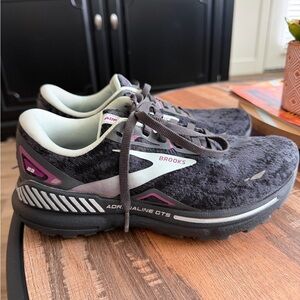 Brooks Women's Adrenaline 23 GTS Running Shoes Size 6 Black with Purple Accents